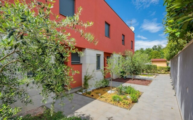 Modern Holiday Home With Terrace and Outdoor Jacuzzi