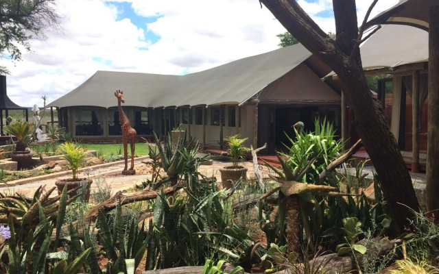 Tau Game Lodge