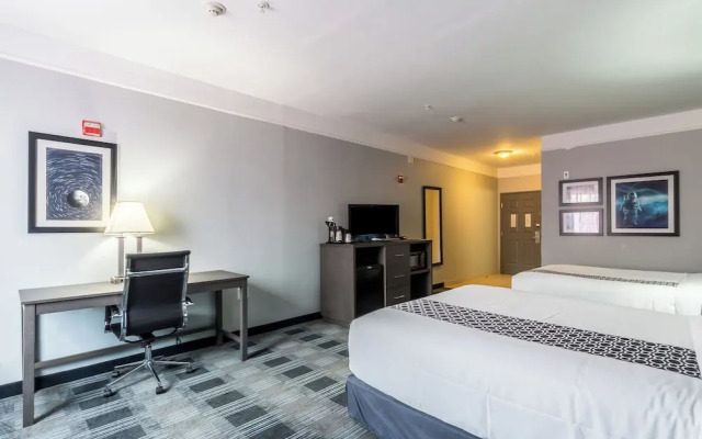 Platinum Inn & Suites Webster