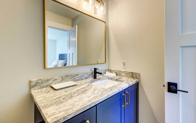 Chic Bentonville Home w/ Patio & Fire Pit!