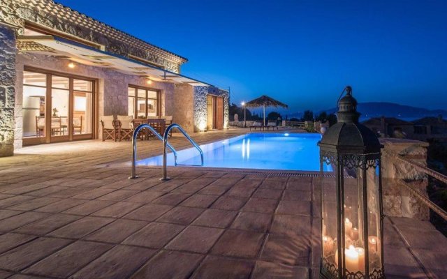 Elegant Fantasia Villa with Private Pool R244