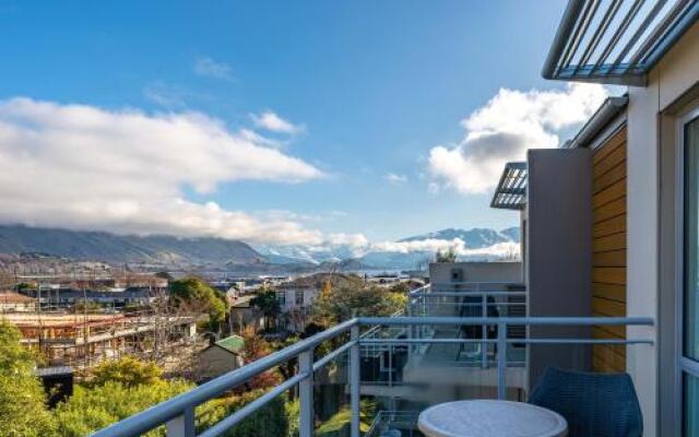 Central Luxury Apartment 205