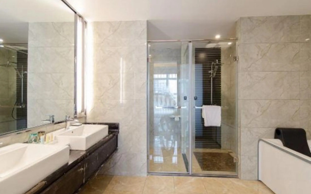Lens International Hotel
