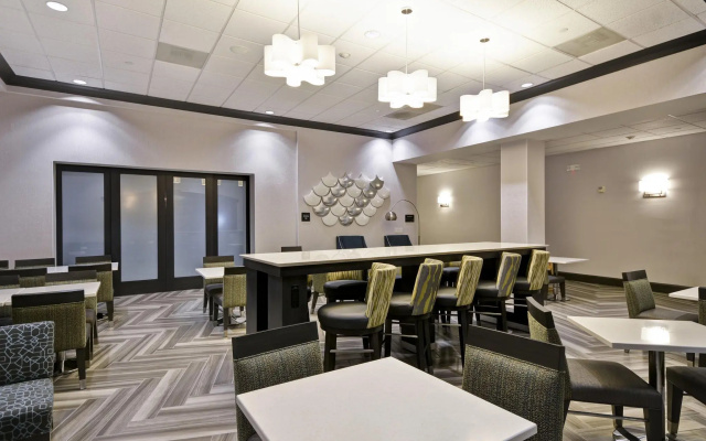 Hampton Inn & Suites Los Angeles Burbank Airport