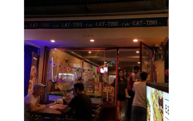 Eat - Ting Cafe and Hostel