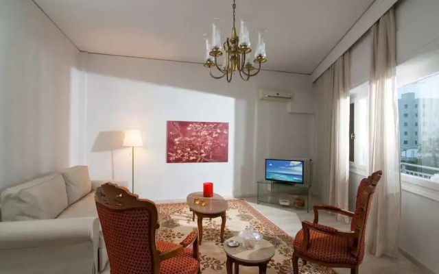Bright stylish flat 10' walk to centre