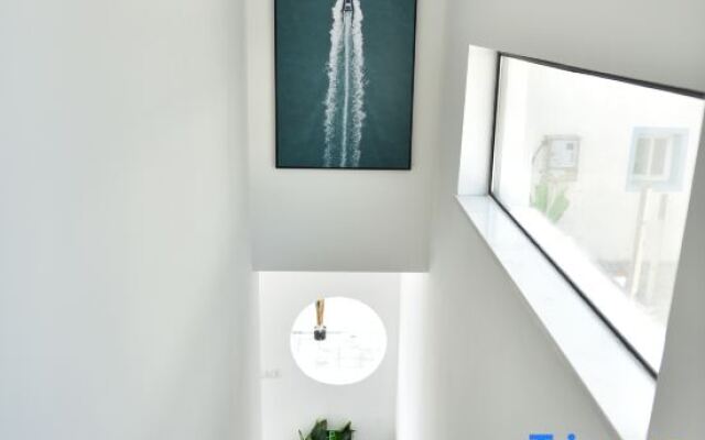 Shengsi Flower and Bird Island Alice Flower Island Whale House