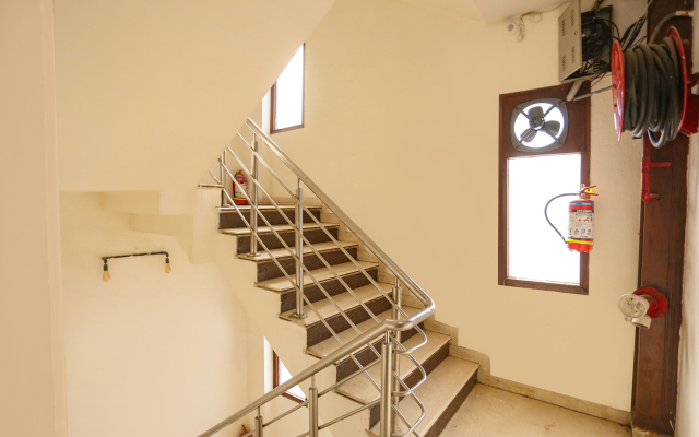 Fabhotel Royal Touch