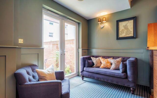 The Clarence Boutique Rooms