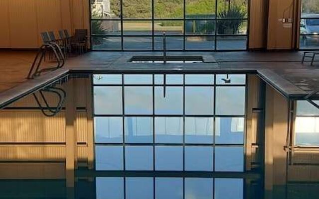 Pacific Sunrise Inn & Suites
