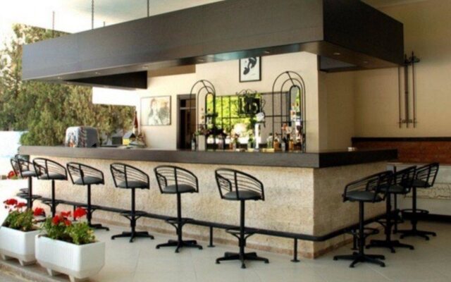 Boulevard Hotel