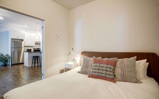 Spacious Industrial Loft in Le Plateau