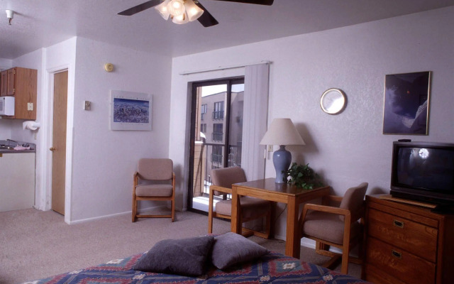 Carriage House Condominiums by All Seasons Resort Lodging