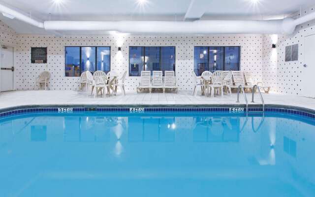 La Quinta Inn & Suites by Wyndham Columbus - Grove City