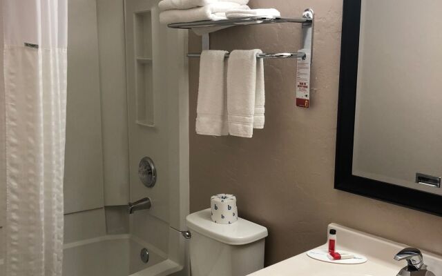Super 8 by Wyndham Port Angeles at Olympic National Park Hotel