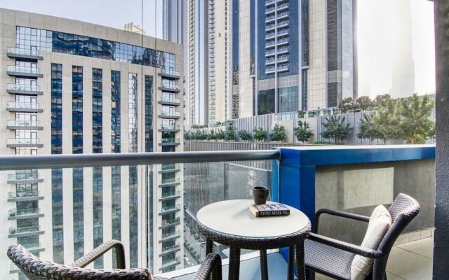 Amazing 1 BR Apartment Damac Mall Street