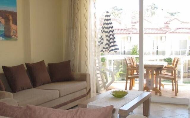 Villa SL18 by JoyLettings