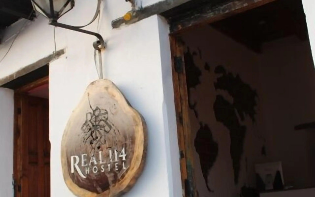Real 114 Hostal - Hostel