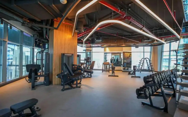 Luxurious 2BR w/ Waterfront and Burj Khalifa View