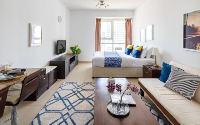 Stylish Studio Apartment in JLT With Lake Views!