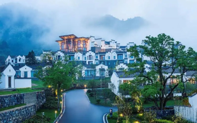 Banyan Tree Huangshan