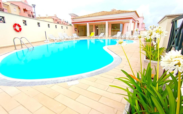 Oceanview Duplex shared Pool & Beach Sesimbra