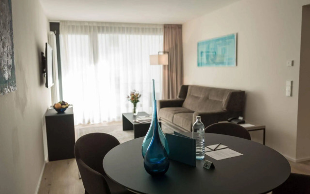 SUYTES Business Studios