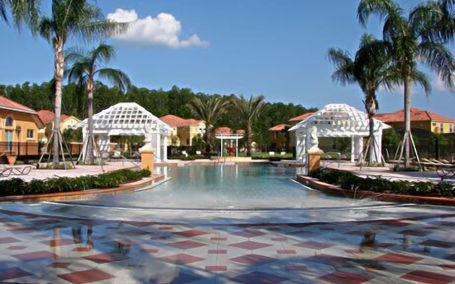 New! Spacious w Resort Pool 12 min from Disney