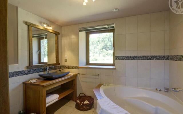 Gîte Croizet-sur-Gand, 7 pièces, 12 personnes - FR-1-496-25