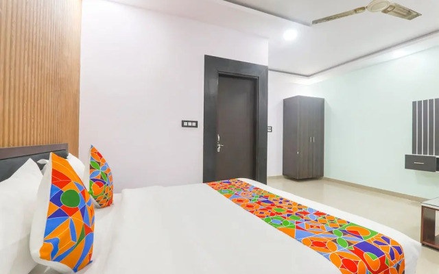 Fabhotel Paras