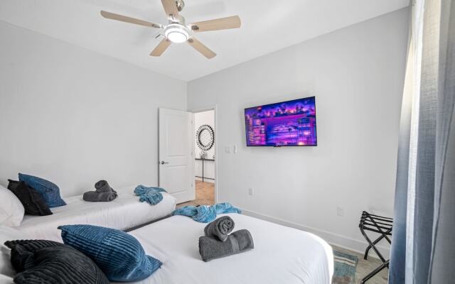 New-6br Discovilla- Sleeps16 Heated Pool & More