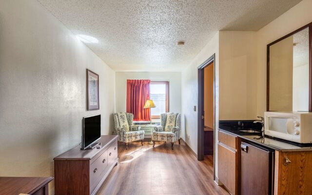 Motel 6 Saukville, WI