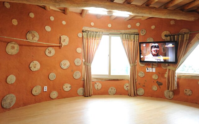 Yeosu Hyangilam Heukjip Pension