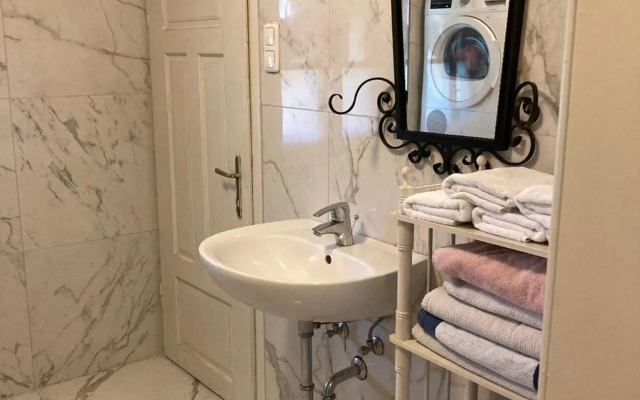 (C) Zimmer in einem Bauernhaus