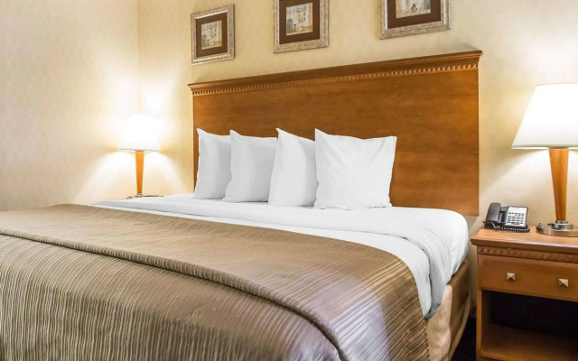 Hibiscus Inn & Suites