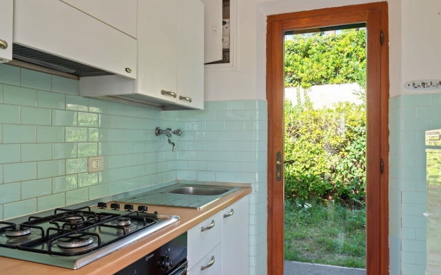 Peaceful Holiday Home With Fireplace, Garden and Parking