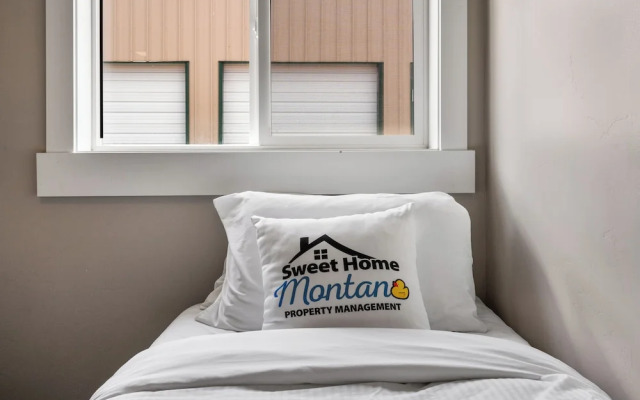 The Yellowstone Hideaway Unit C