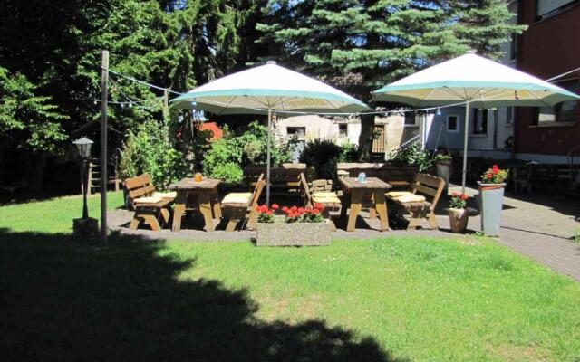 "Unter den Kastanien"