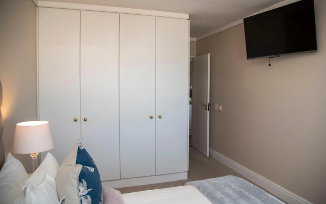 18 Quay West, Waterfront