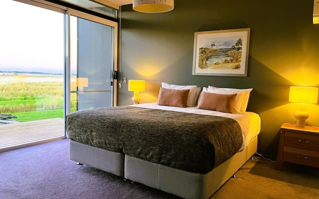 Pelican Point Tasmania – Guest Rooms – St Helens