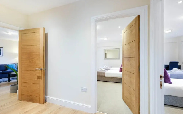 Luxury 3 Bedroom Apartment with Parking