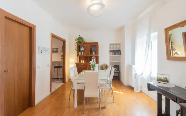 Linda Apartment 3 in Como