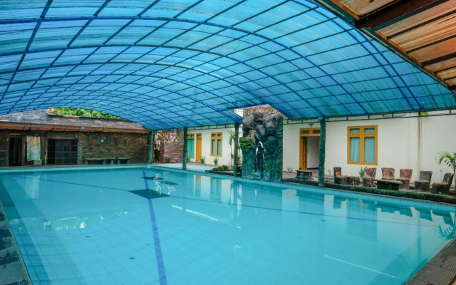 Hotel Savitri Country