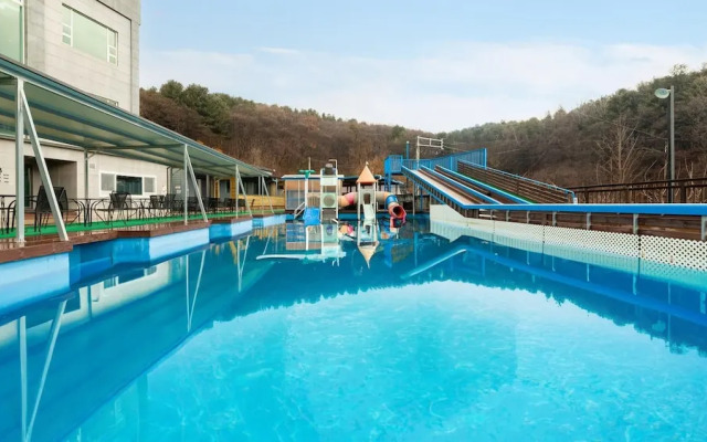 Namyangju Cozy Hill Spa Pension