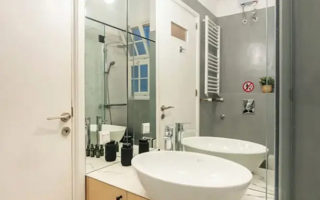 Historic 2BR Oasis in Kolonaki