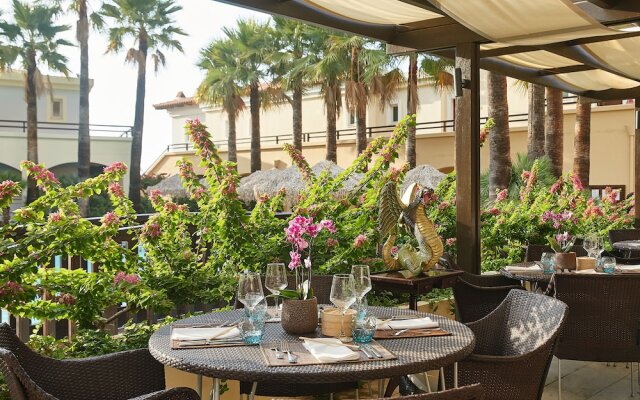 Club Marine Palace & Suites