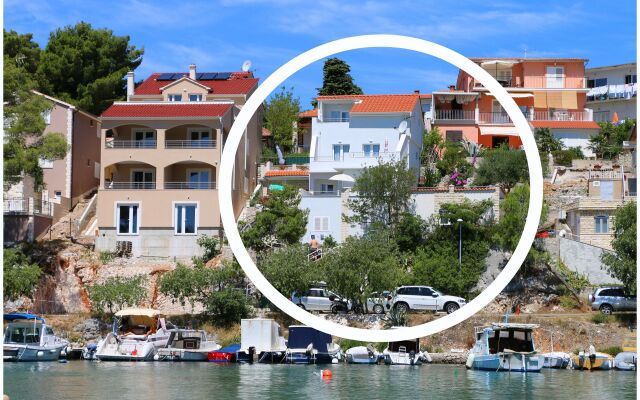 Apartment Elvi - amazing position & parking: A2 Primosten, Riviera Sibenik