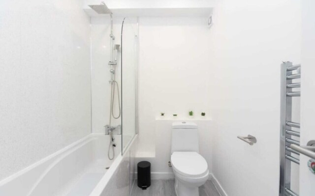 Bright & Chic St John's Hill Duplex