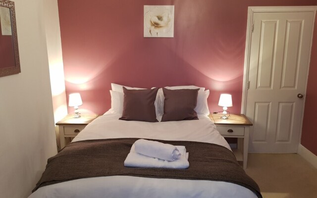 3 Bedroom House With Garden in Ware