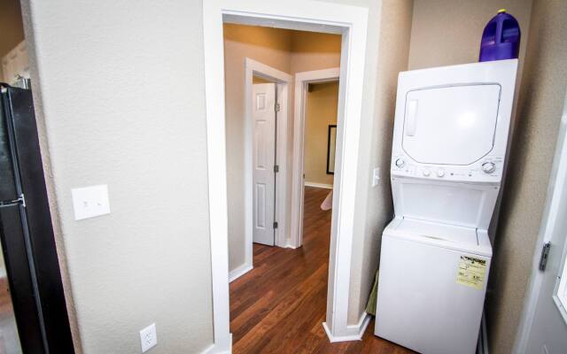 Douglas Way Remodeled House Near Downtown 1BA/1BA